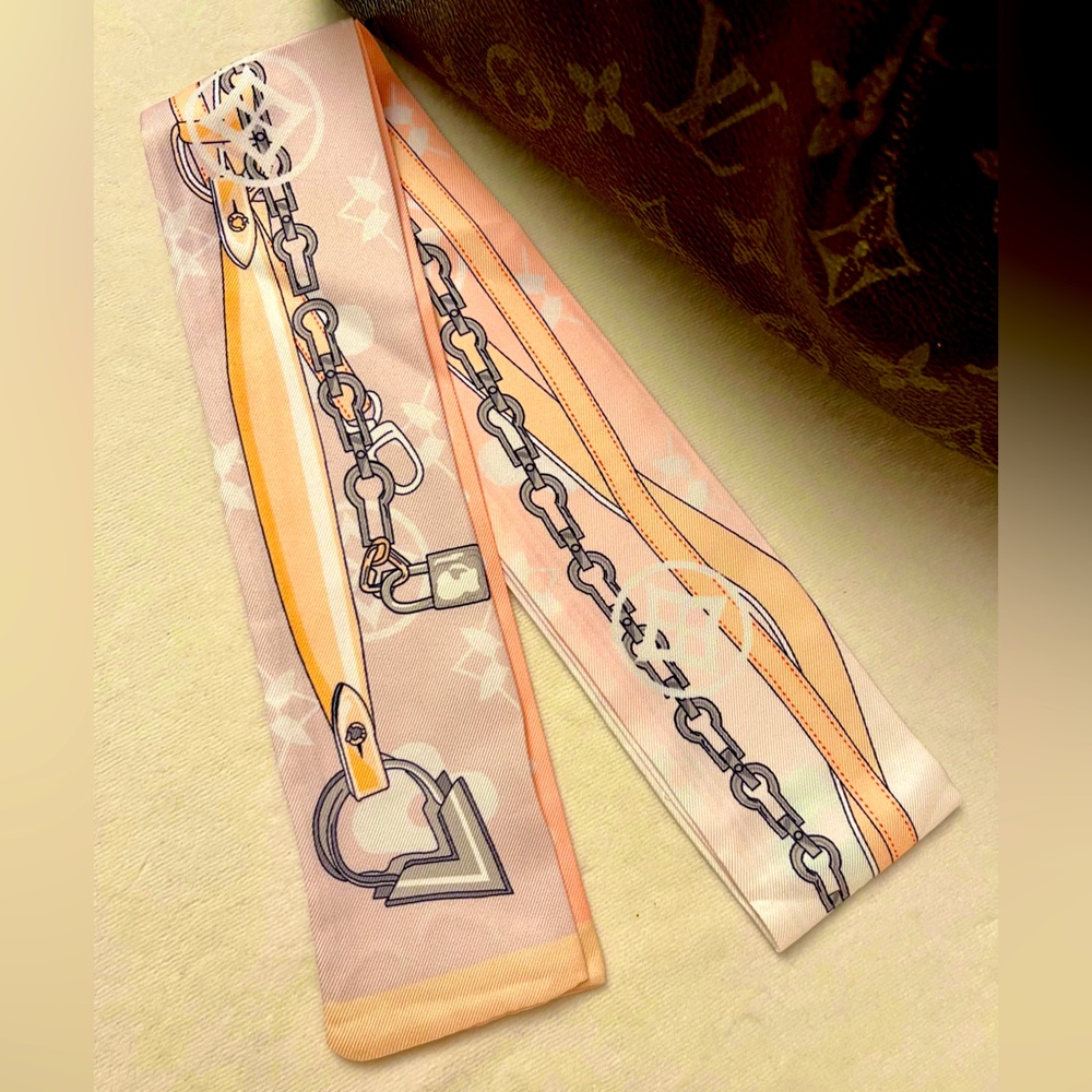 Chains & Florals Monogram Patterned in Peach Pink Print - Picture 7 of 11